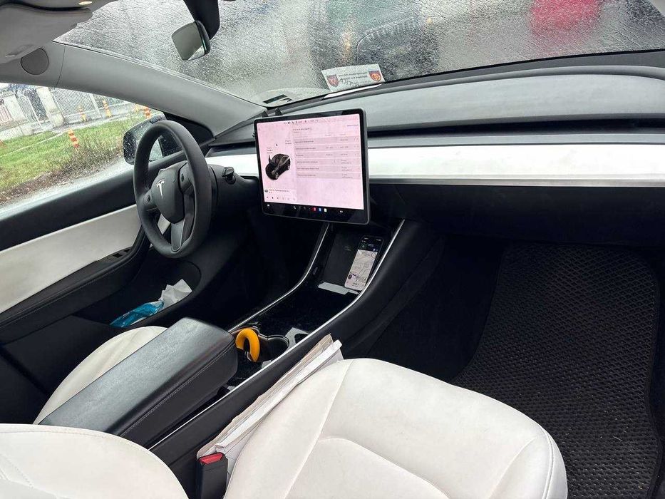 Tesla Model Y • 2021 • Dual Motor AWD • Чорна