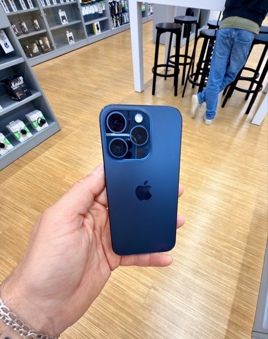 I phone 15 pro 256 GB -