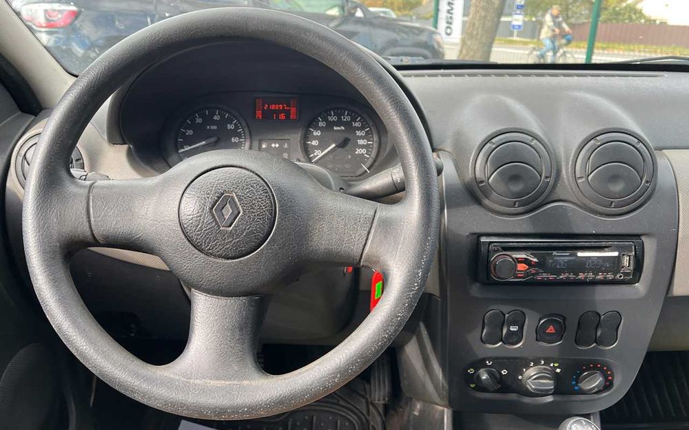 Renault Logan 2010