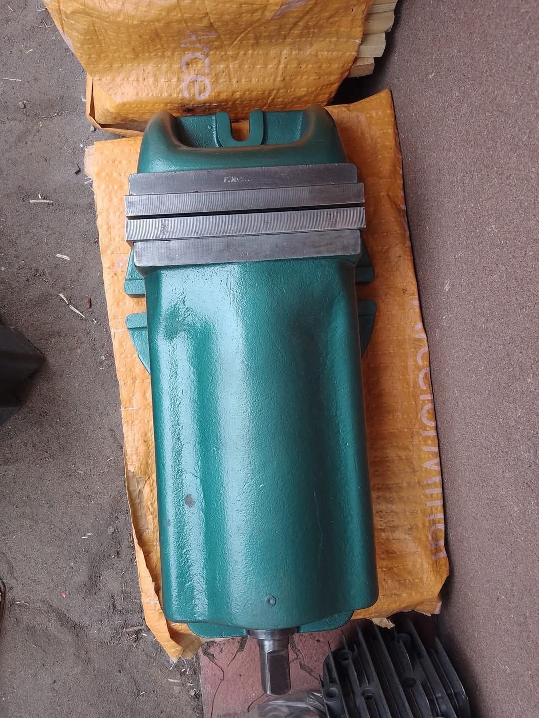 Imadło maszynowe Bison 200mm Jak Nowe