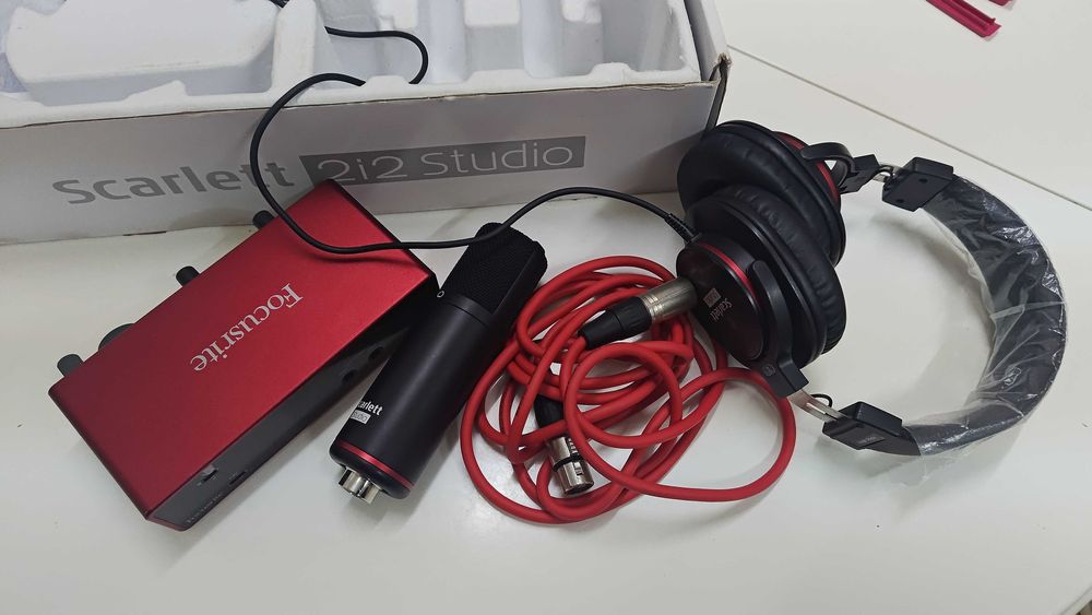 Focusrite Scarlett 2i2 Studio (3ª Geração) – Kit Completo
