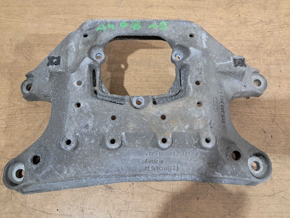 Łapa podpora belka skrzyni biegów AUDI A4 B8 A5 8T