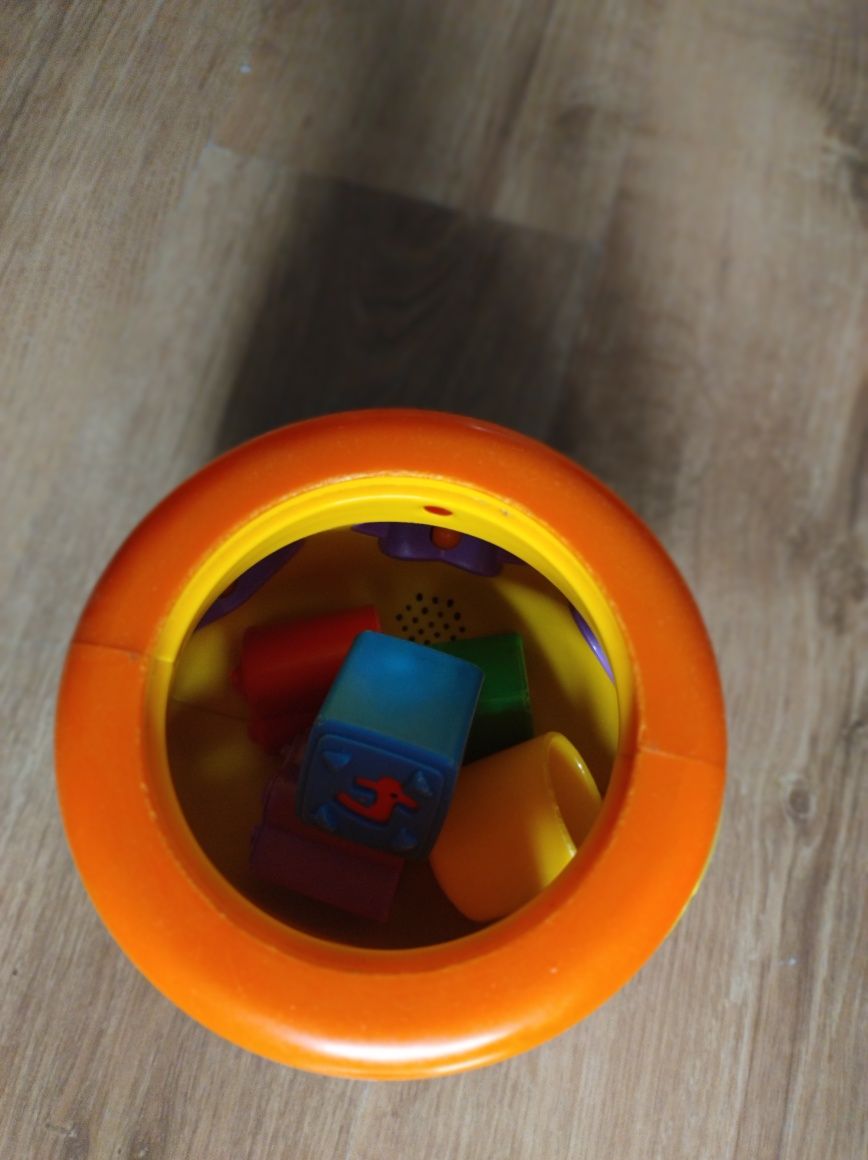 Garnuszek na klocuszek. Sorter Fisher Price