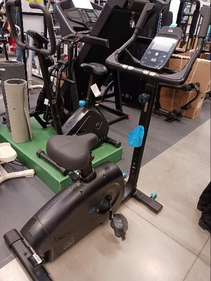 Bicicleta Estática 900 Autoalimentada e Conectada a Aplicações de