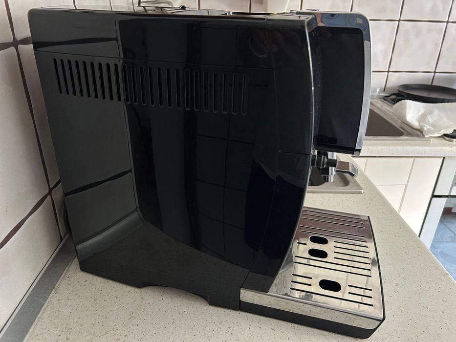 ## Ekspres DELONGHI Dinamica Plus ECAM 370.70.B ##