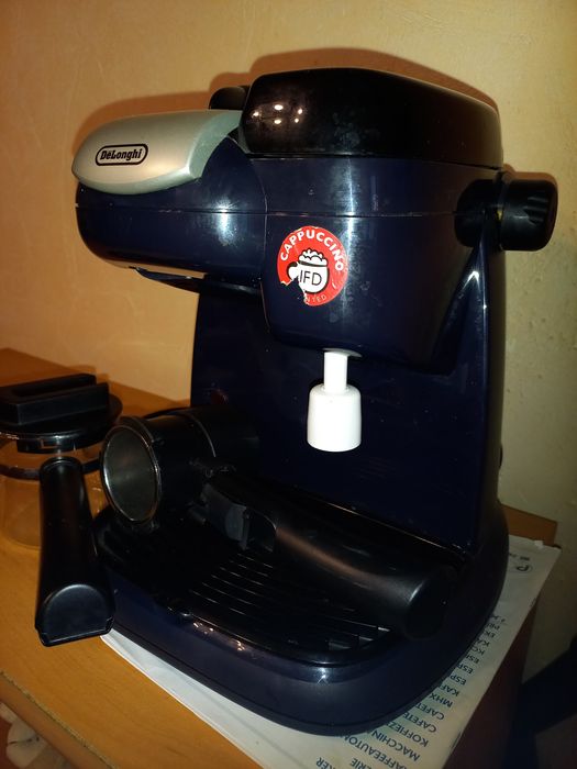 Кавоварка Delonghi EC9