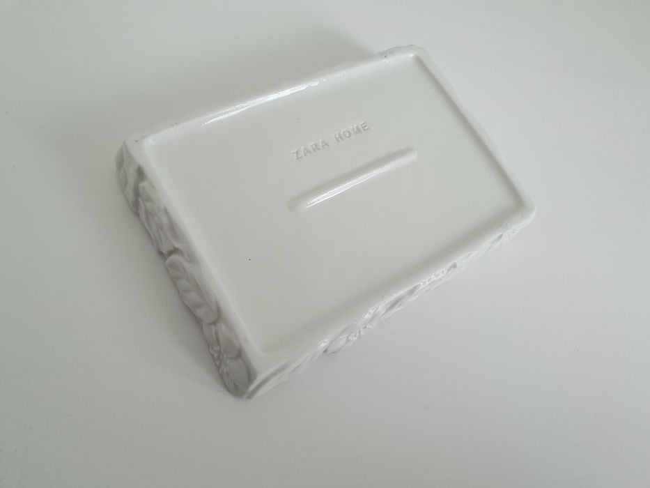 ZARA HOME podstawka mydelniczka z białej ceramiki