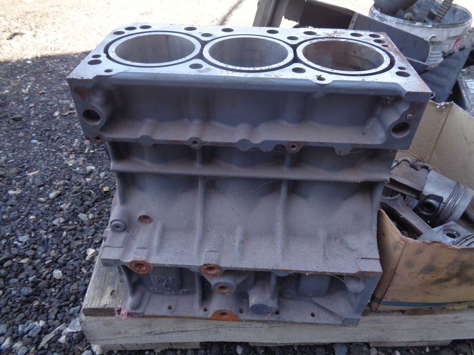 Silnik 3-cylindrowy DEUTZ D2011 L03 blok silnika części