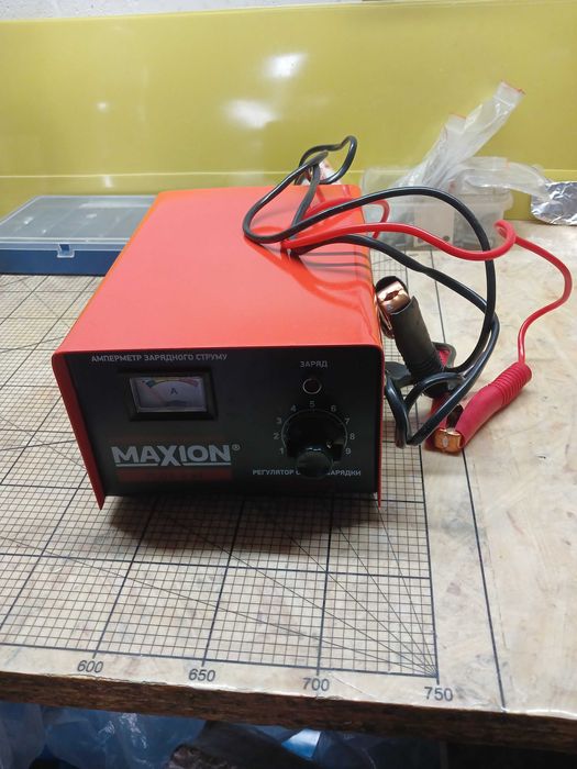 Зарядний пристрій для акумулятора авто