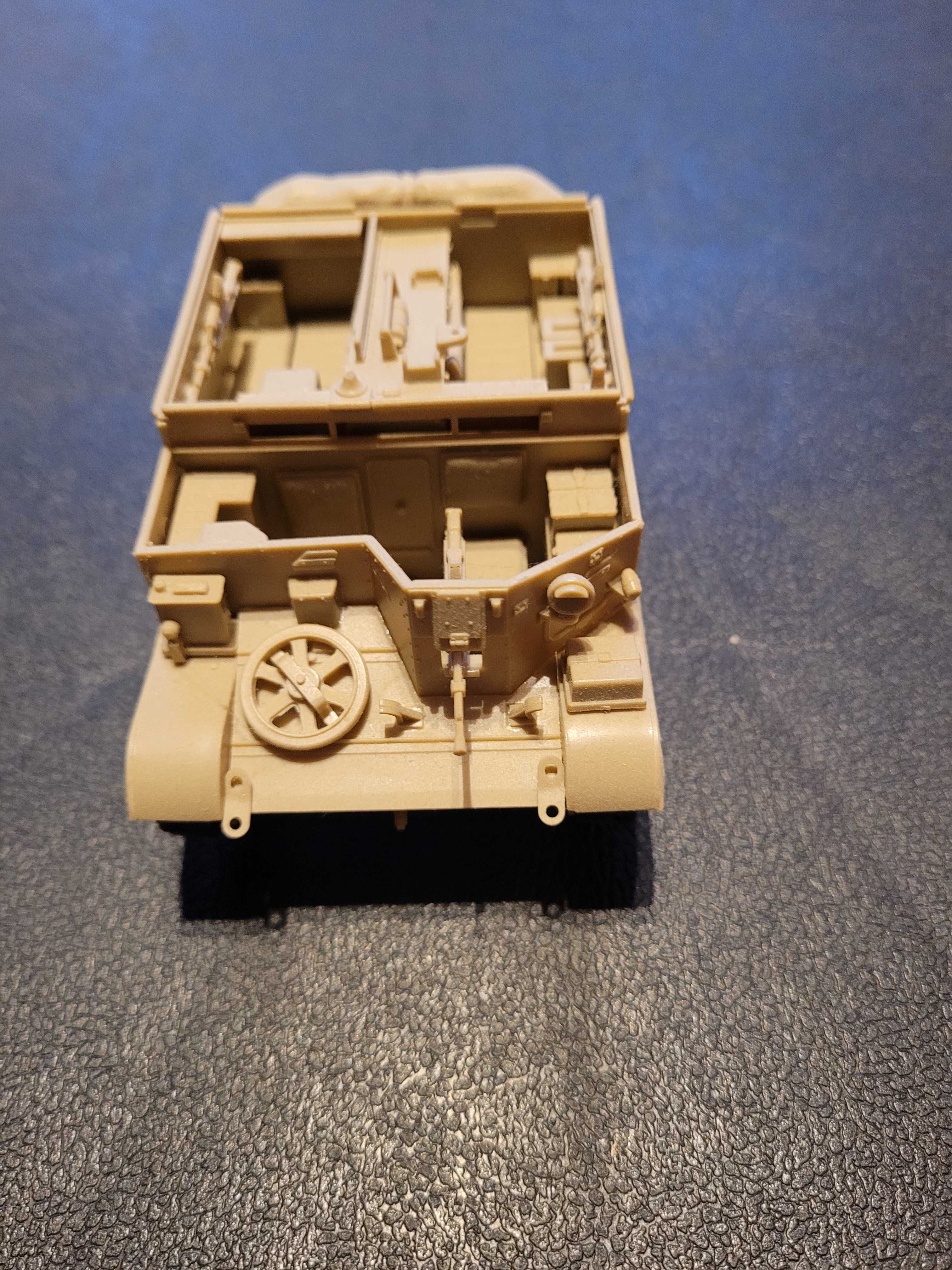 Model lekkiego pojazdu opancerzonego Carrier Mk II, TA 35089