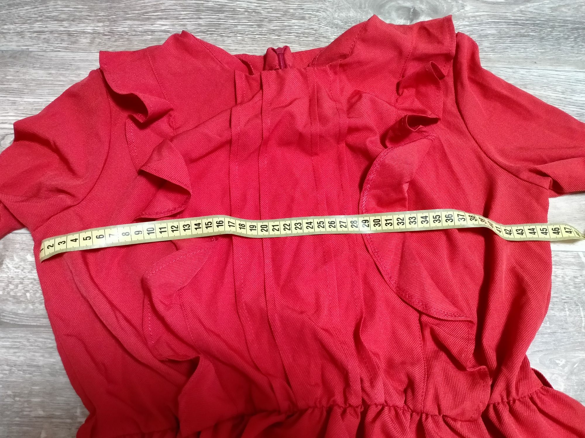 Сукня (плаття) червона (розмір М) міді довжина