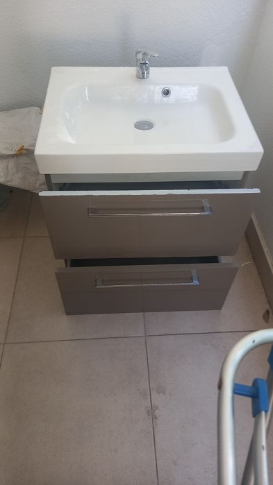 Móvel WC  com lavatório e torneira