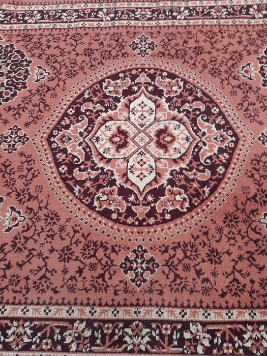 Продам килим 2м х3м