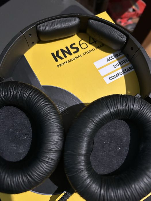 Hedfones de studio krk 6400