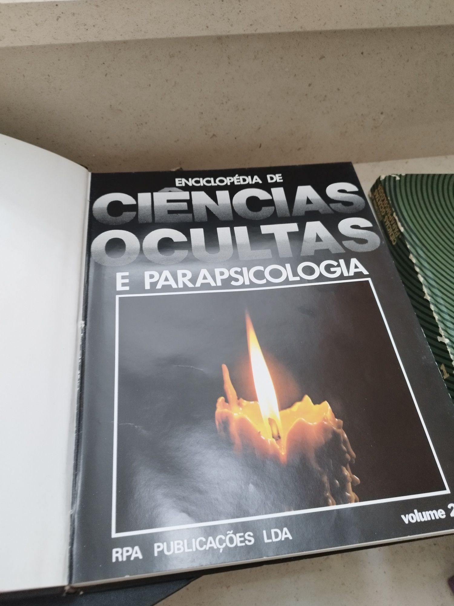 Enciclopédia de parapsicologia