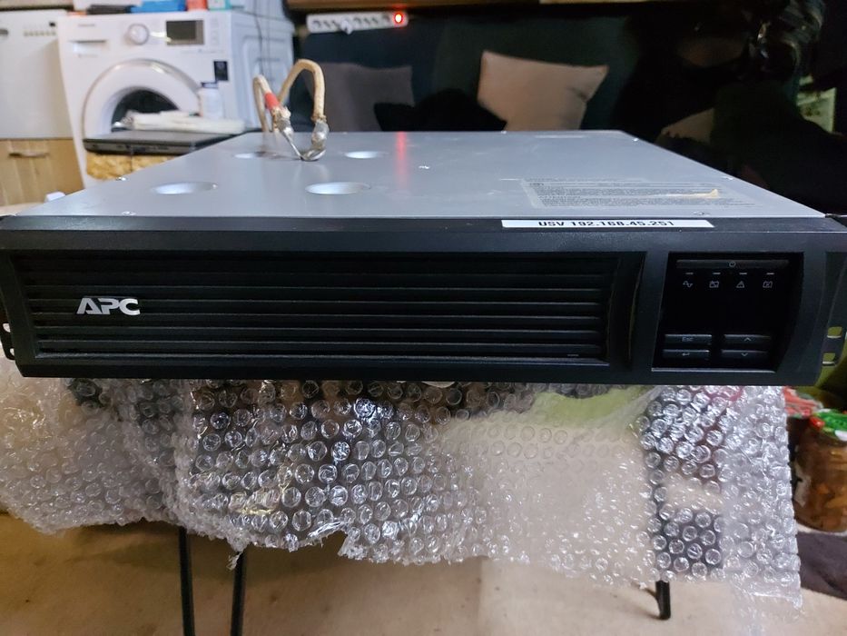Дбж  безперебійник APC Smart-UPS SMT1000RMI2U