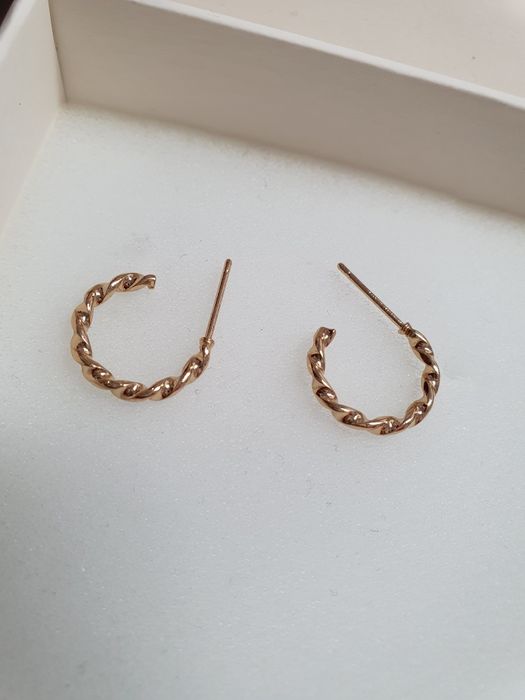 Kobiecie zmysłowe złote kolczyki kółka łańcuszek