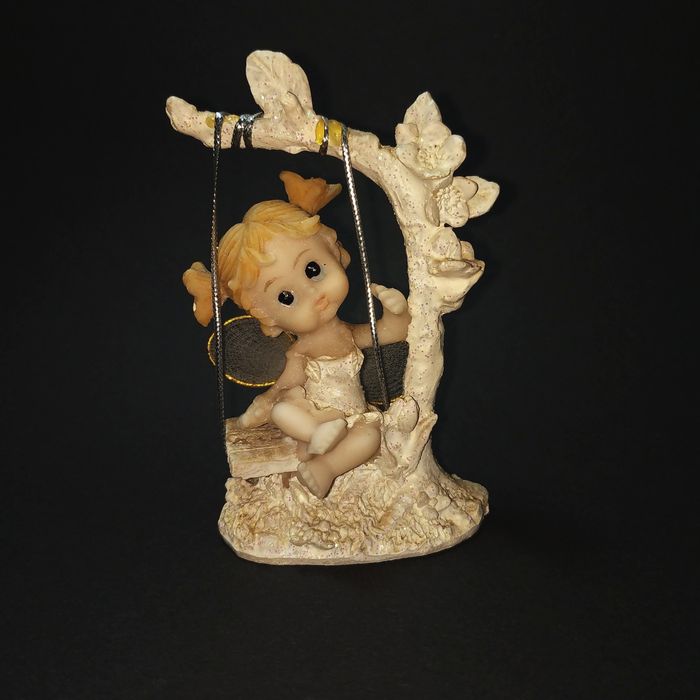 Статуетка ангелятко на гойдалці