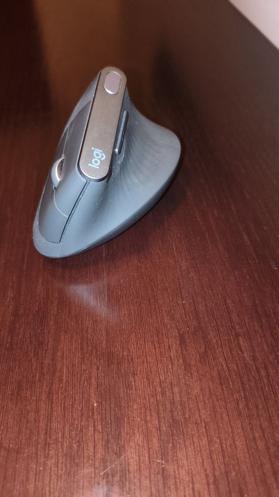 Rato ergonómico Logitech MX Vertical