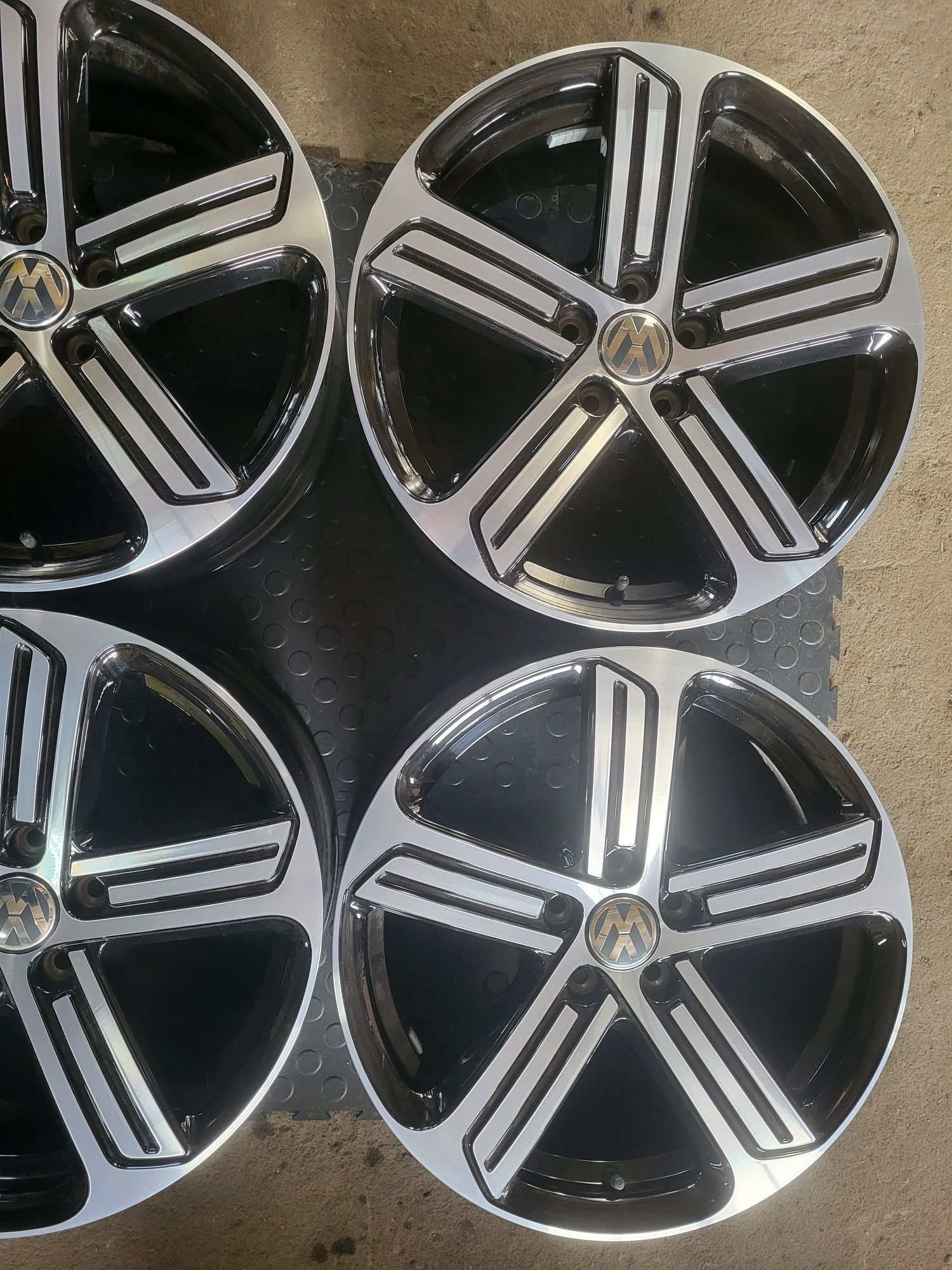 Felgi Aluminiowe 5x112 7,5Jx18 ET49 Golf VII 7 Gti R-Line