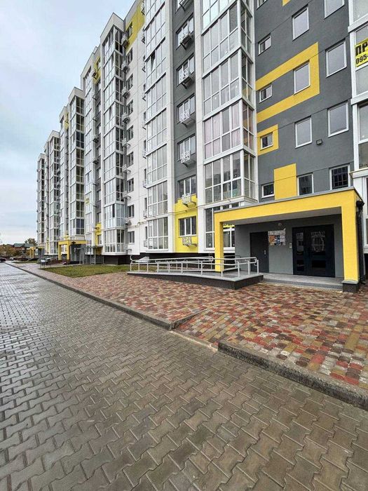 Однокімнатна на 3-му поверсі в ЗДАНОМУ будинку. Вікна у двір!