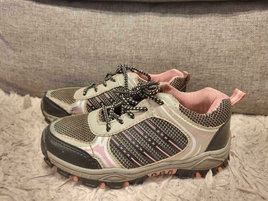 Adidasy dziewczęce rozmiar 31 długość wkładki 18 cm