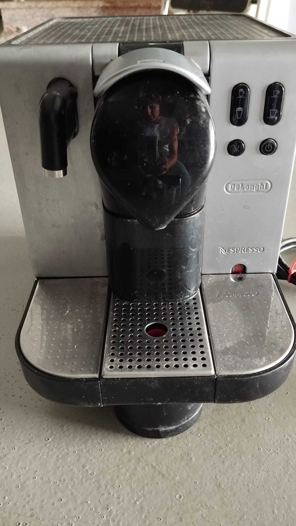Maquina nespresso latissima