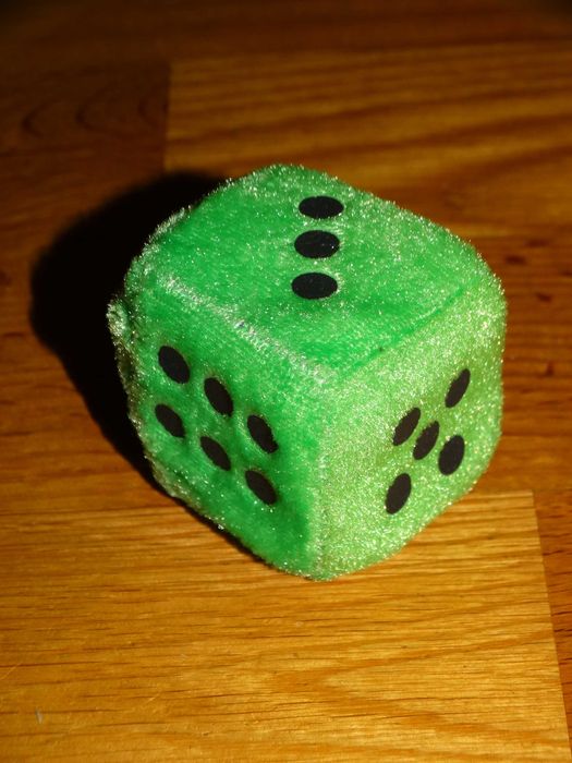 Mini maskotka Pluszak Kostka do gry zielona zawieszka z przyssawką 4cm