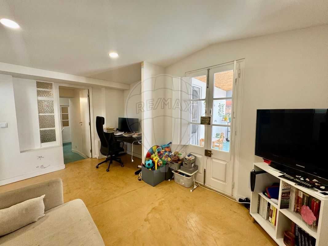 T4 Remodelado c/ Terraço e Sótão – Bairro Salgado, Setúbal | 4 Quartos