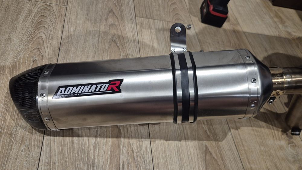 Tłumik Dominator + debekiler grający w VFR 1200