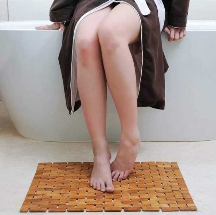 HANKEY bambusowa mata łazienkowa z antypoślizgowymi nóżkami