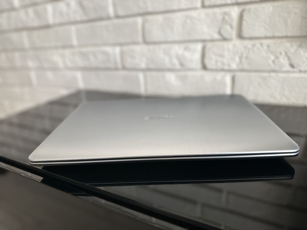 Laptop ASUS R541N