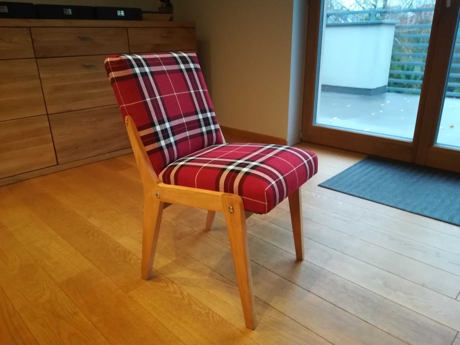 Komplet 4 kultowych krzeseł Aga