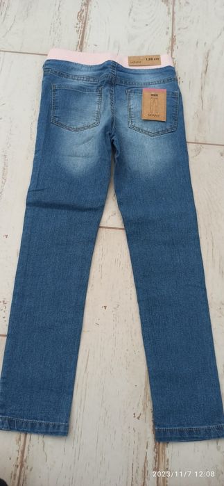 Nowe jeansy spodnie dla dziewczynki 128 skinny