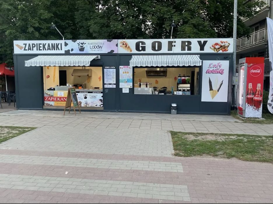 Kontenery gastronomiczne z wyposażeniem, maszyna stoelting do lodów