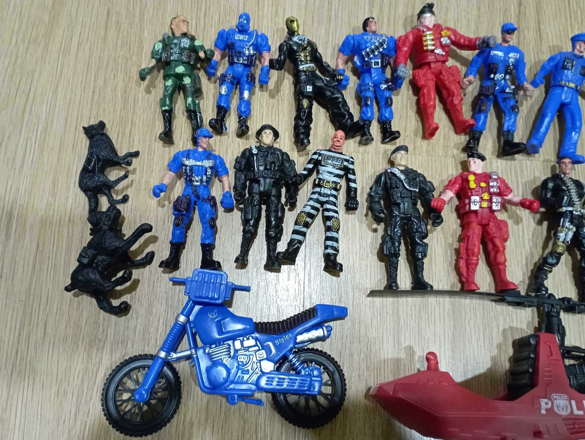 Conjunto figuras de ação - policias, militares