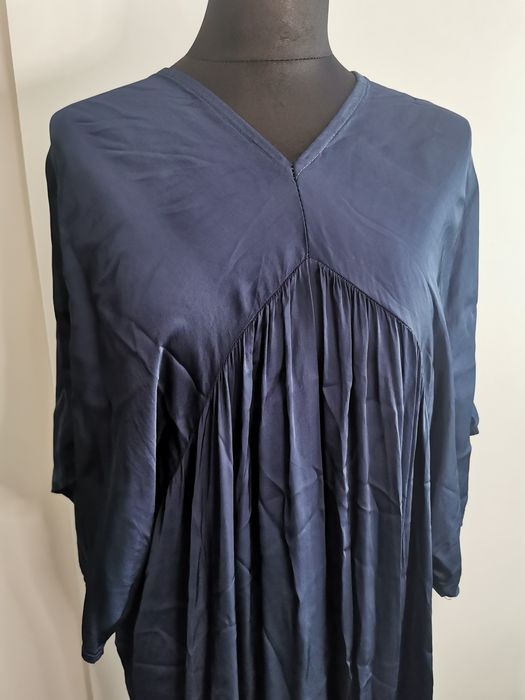 Śliczna satynowa granatowe długa sukienka plus size oversize 30% jedwa