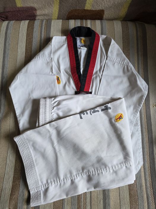 Форма, захист та інше для тхеквондо