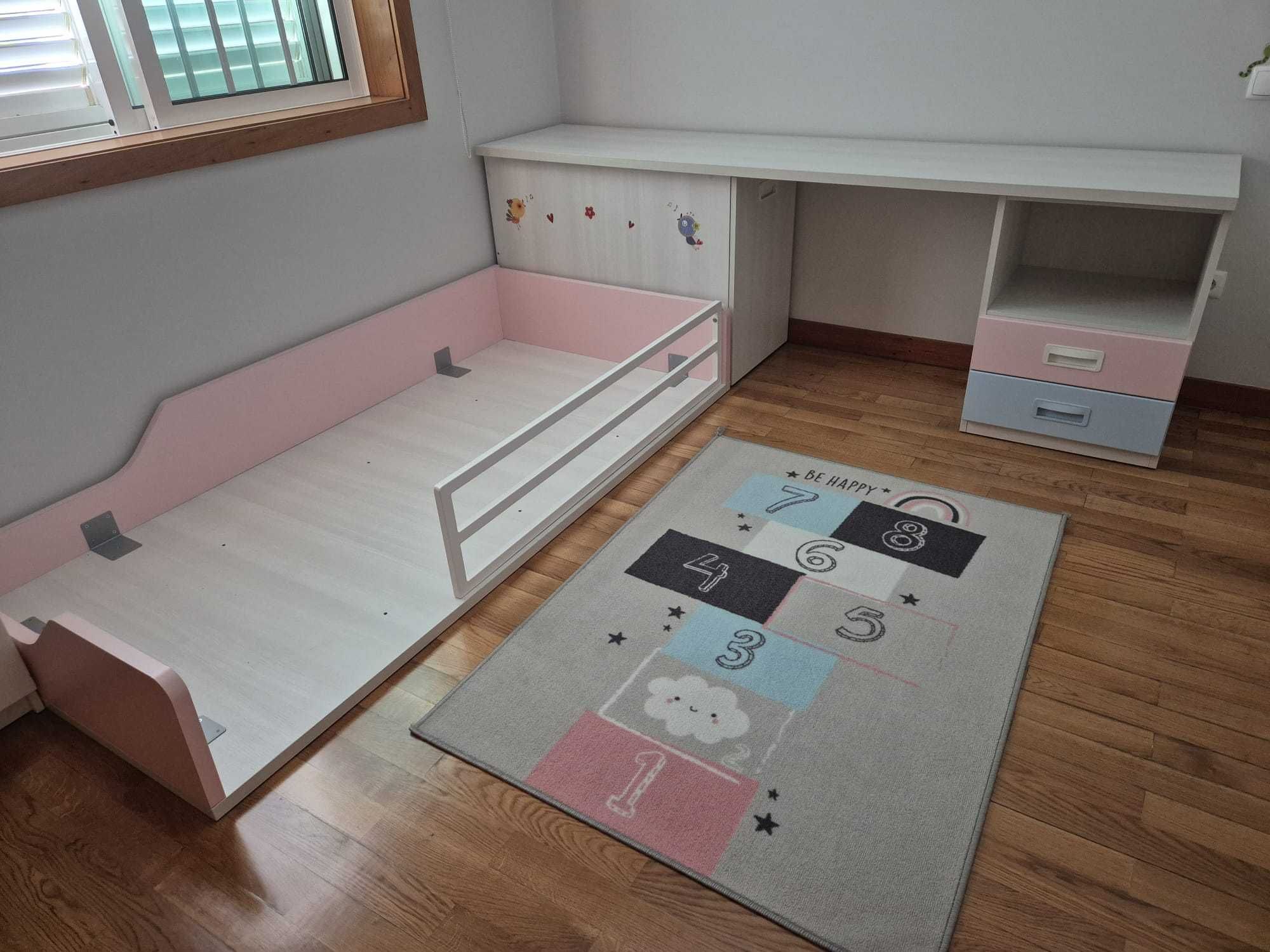 Quarto menina (cama e secretária)