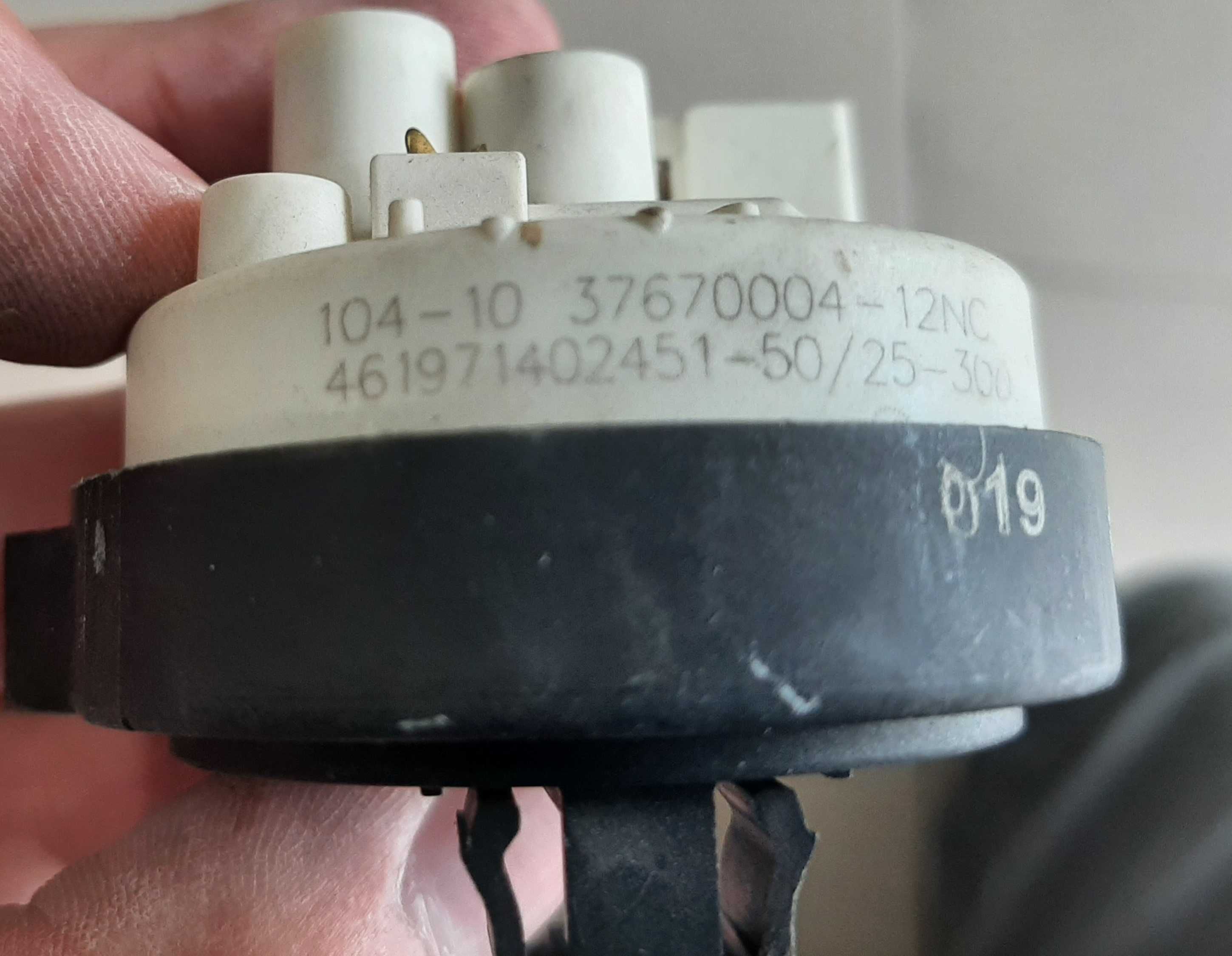 Zawór hydrostatyczny pralki Whirlpool AWE 4519/P