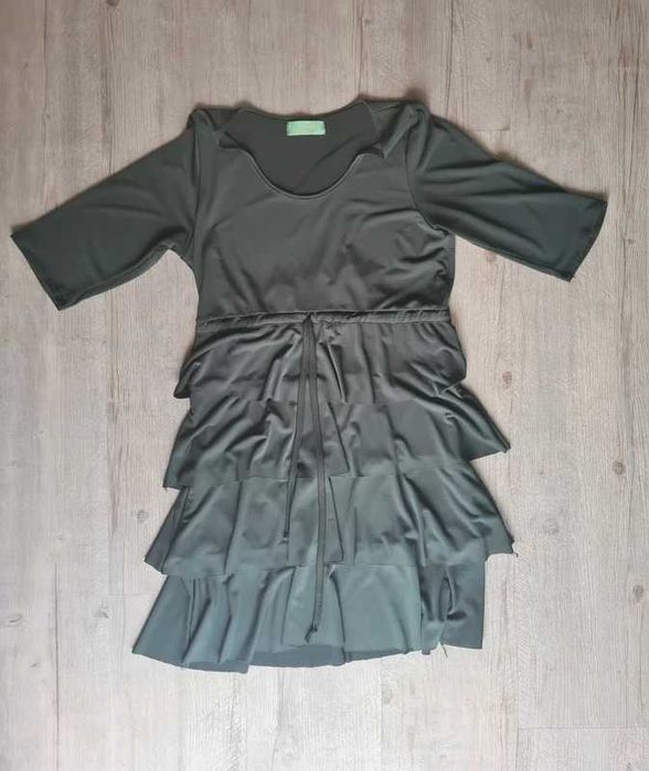 Vestido midi verde com folhos da Vintage Bazaar