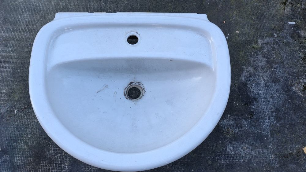 Umywalka ceramiczna z syfonem