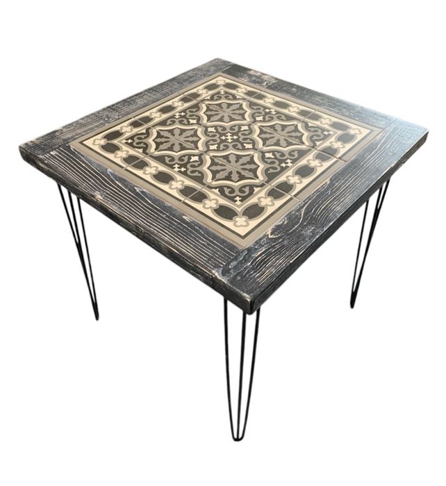Stolik kawowy rustykalny  drewniany postarzana rama z kaflami 80x80