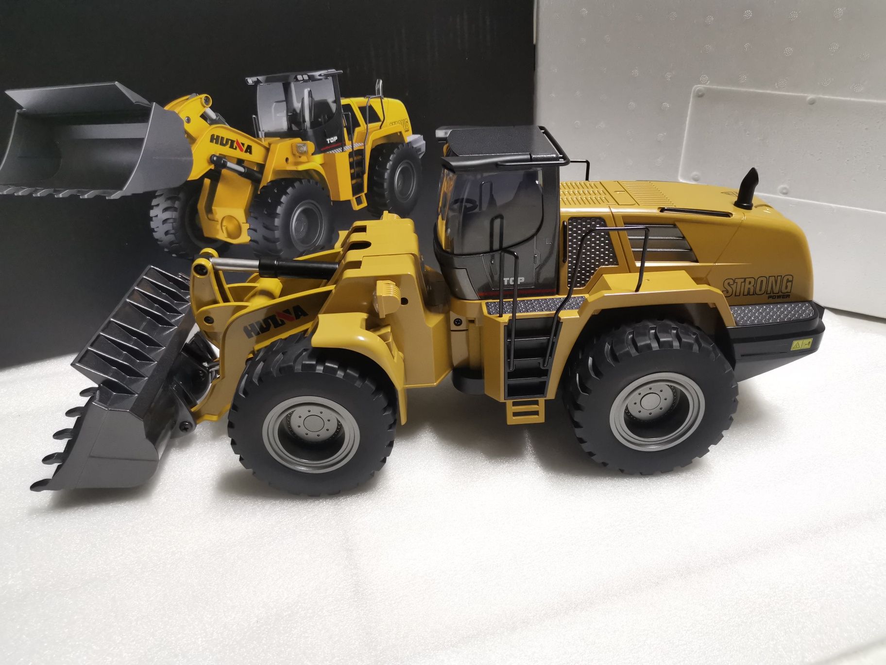 Pá Carregadora Articulada RC HUINA 1583 V4 PRO Bulldozer 1/14 metal