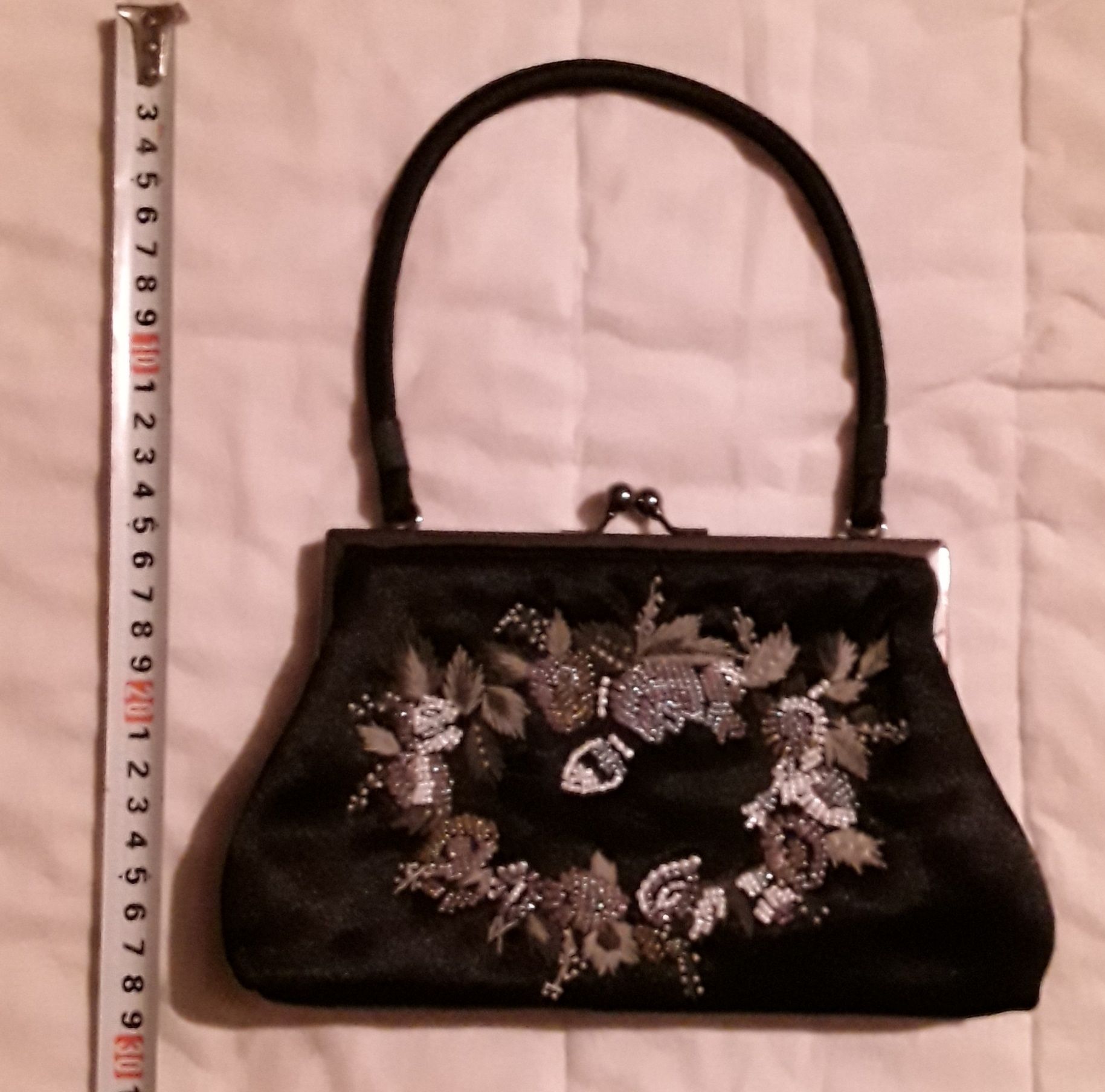 Mala / Bolsa de mão Menbur preta com missangas