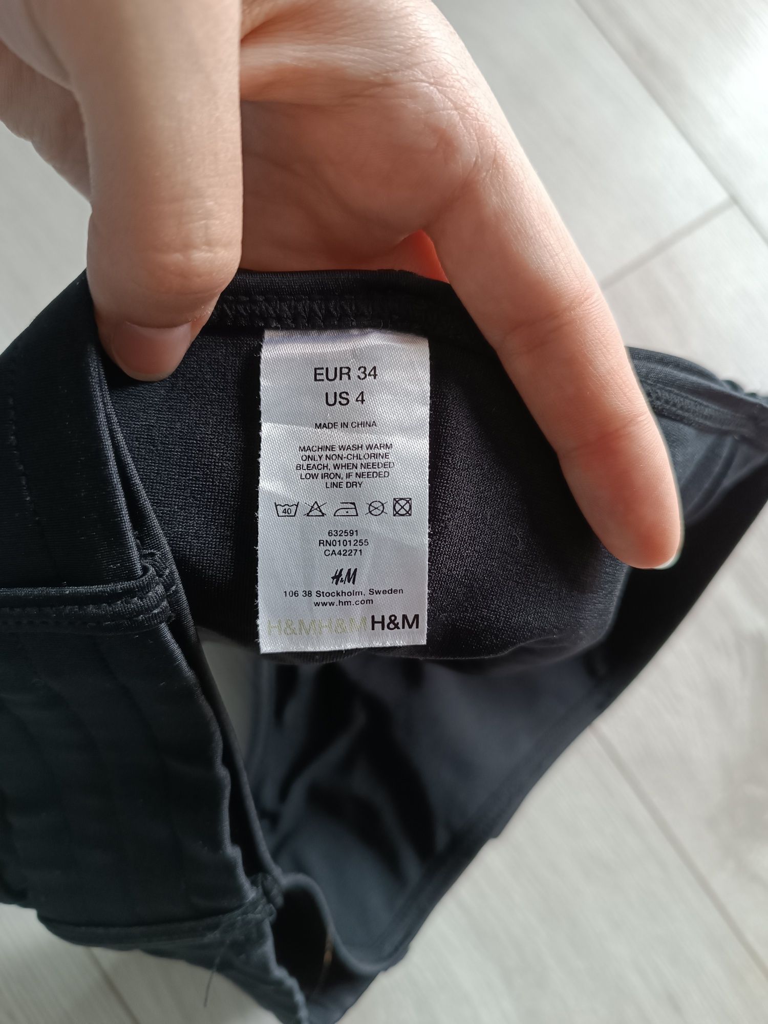 Dół czarny od stroju kapielowego, majtki XS, H&M