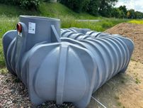 Zbiornik KINGSPAN 3000 L – płaski, trwały, idealny na każdą posesję!