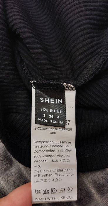 Гарна чорна сукня в рубчик/плаття по фігурі