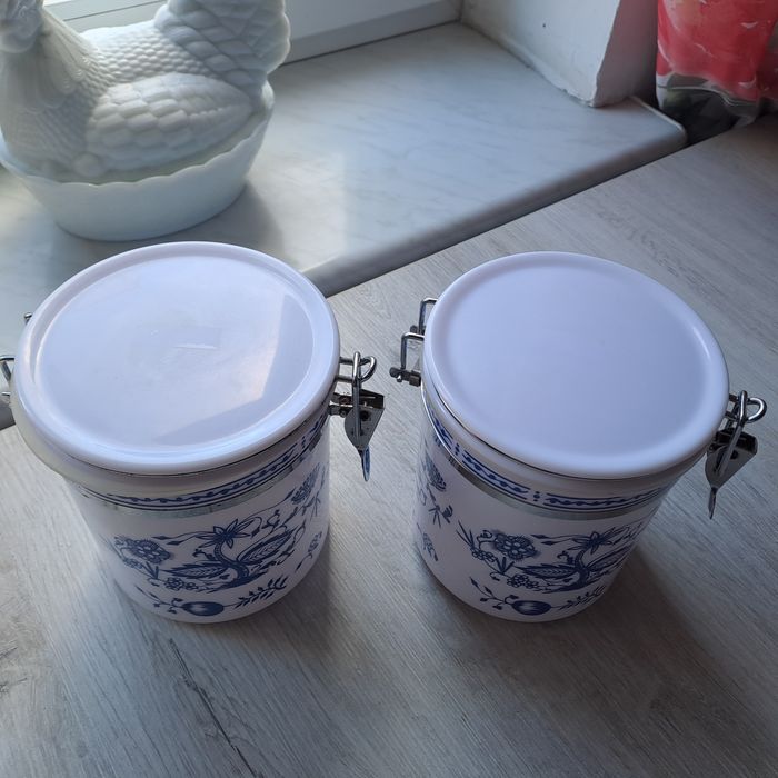 Plastikowe pojemniki wzor cebulowy.