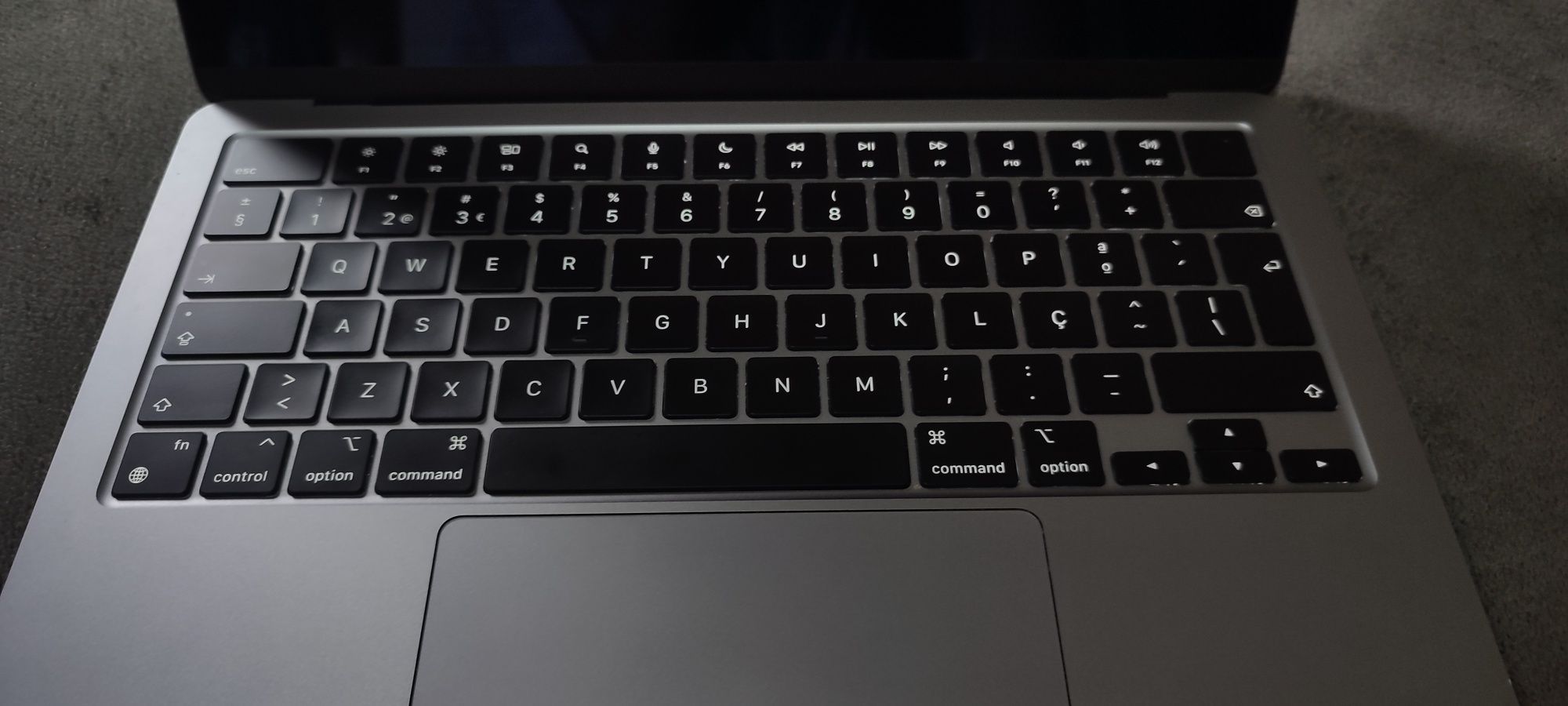 Vendo MacBook Air M2, como novo.